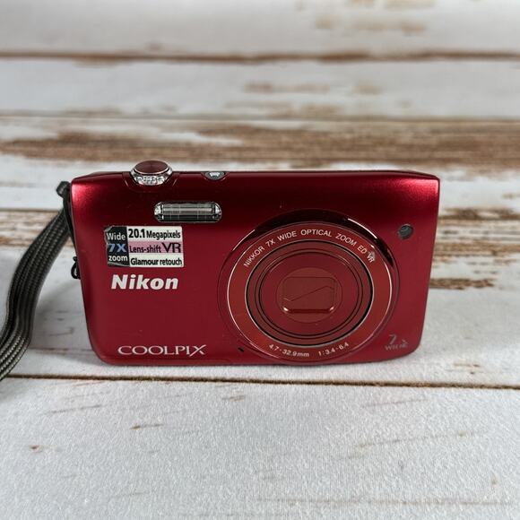 Nikon Coolpix S3500 Red Digital Camera – Lens Error LCD Damage For Parts - Picture 1 of 5